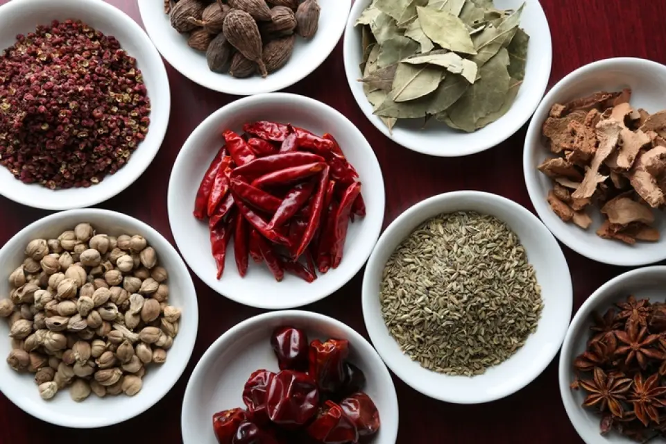 No chemical seasonings are used, and the owner chef uses high-quality spices that he personally purchases from Sichuan. We use more than 30 kinds of Chinese herbal spices, which are very good for your body.