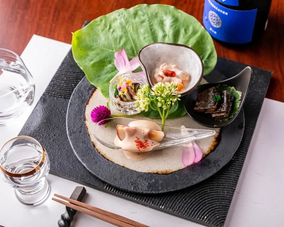 One of Gen's charms is that you can enjoy a different dish each day, such as "Today's Boiled Dish" or "Today's Salt-Grilled or Boiled Fish." It's fun to spend time relaxing and savoring your favorite dish, which is different from when you visit with close friends or for business entertainment.