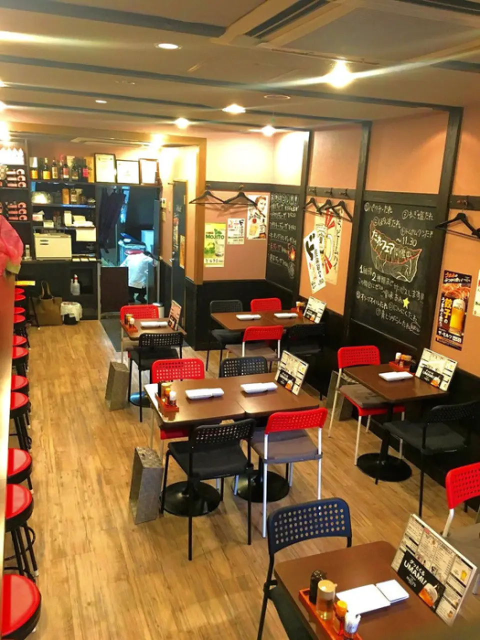 The retro and homey interior is popular with women. It can be used for a variety of occasions, such as party dates, girls' nights, and banquets. We also accept reservations for private parties for 20 to 50 people!