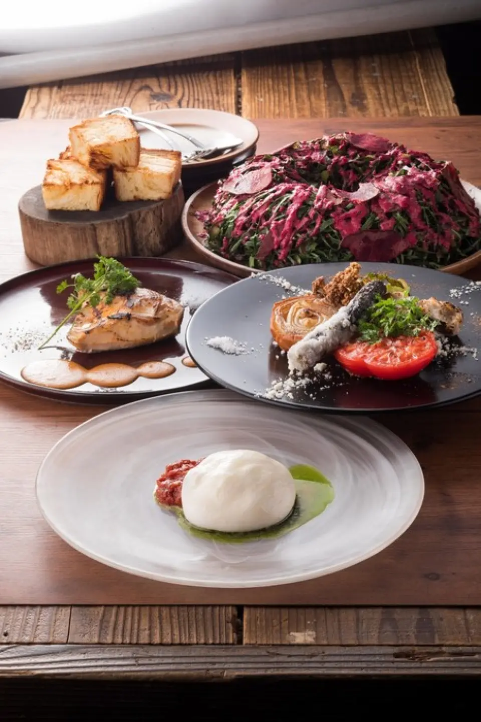A dinner course recommended for a date with someone special♪ "FARM course with sparkling wine toast and 2 hours of all-you-can-drink for 6,578 yen" includes dishes such as the popular burrata cheese and kale, the king of vegetables with beauty and health benefits. This is a course where you can enjoy WEARETHEFARM's recommended menu. We also have a wide selection of wines and drinks to go with the dishes. Please enjoy our proud dishes, carefully prepared with vegetables from our own farm.