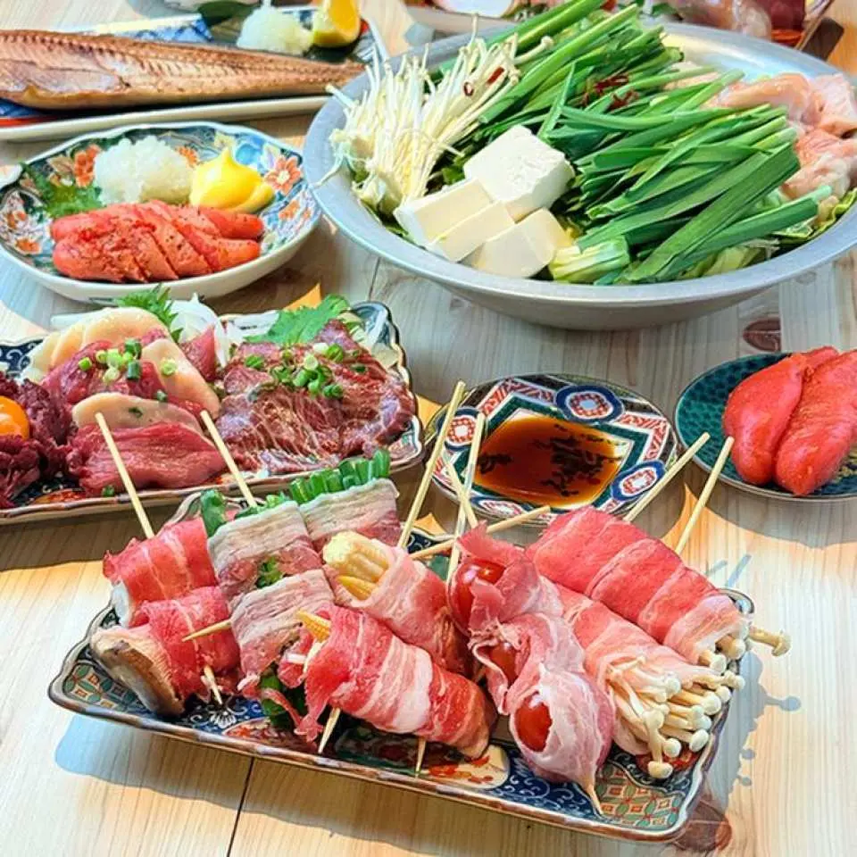 We offer a menu that showcases the rich food culture of the Kyushu region. In particular, our dishes using fresh local seafood and meat are all exquisite. We also recommend Kumamoto's famous fresh horse sashimi, as well as teppanyaki using chicken and beef.