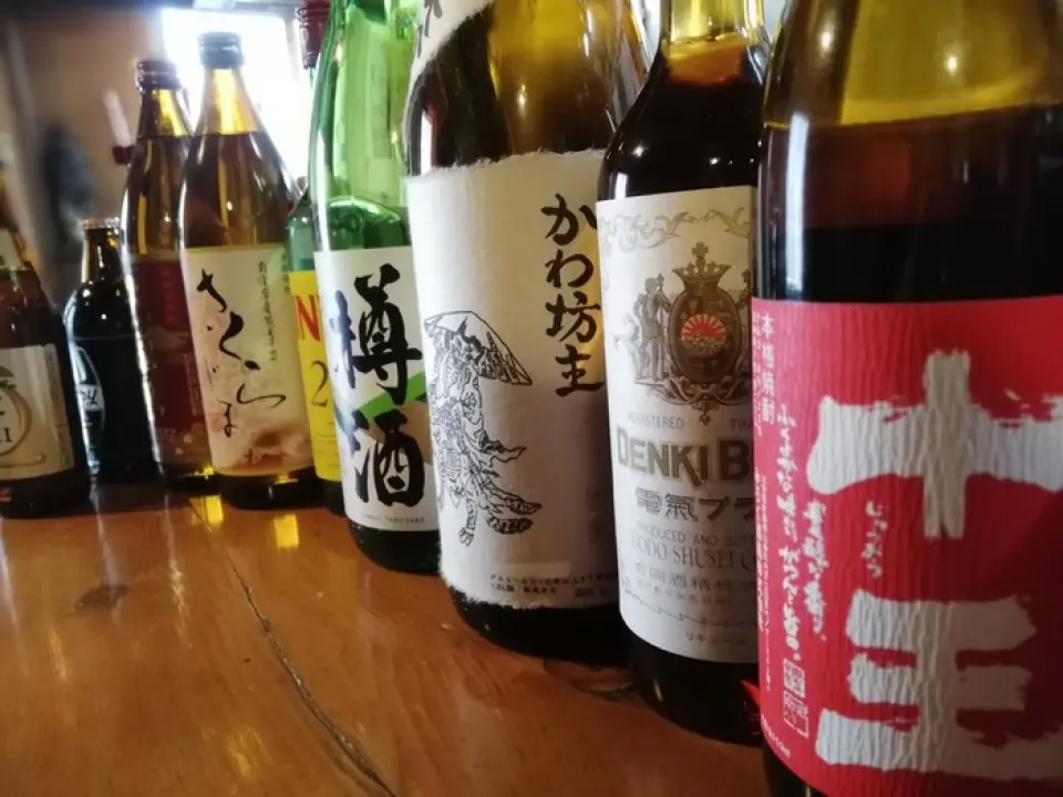 酒精飲料種類豐富，即使是愛喝酒的人也能輕鬆享受。您可以從 40 多個選單項目中進行選擇。享受鳥湯獨特的酒精飲料，這是您在其他地方找不到的。