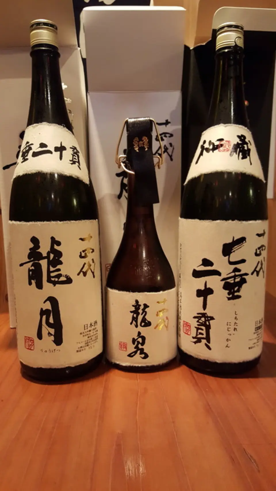 每天都会购买海鲜，并考虑到时令食材。 [山横子鲜鱼店]每周都会推出与时令海鲜相配的清酒。这是一家可以充分享受“与食物相配的日本酒，以及与酒相配的菜肴”的餐厅。