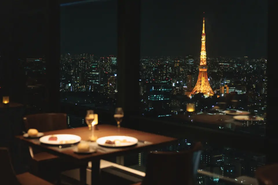 Views of Skytree and Tokyo Tower from the top floor of Shiodome City Center, 215m above ground. It is rare even in Tokyo to be able to see both towers from one restaurant. In winter, you can even get a clear view of Mt. Fuji. It is also popular as a venue for anniversaries and proposals, and many customers come again for business entertainment. Private rooms are available facing both Skytree and Tokyo Tower, and can accommodate 2-24 people. The restaurant can also be rented for private use, so please feel free to contact us.