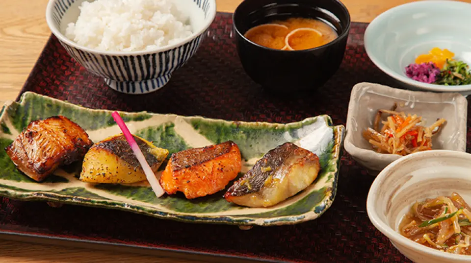 We offer a plate where you can taste various miso, including Saikyo miso and Kinzanji miso. Our recommendation is the "Kurama Zen." This is a proud menu that allows you to enjoy four types of fish pickled in miso and sake lees all at once. Freshly cooked rice made with "Nanatsuboshi" rice from Hokkaido goes perfectly with the pickled fish! We also offer miso soup made with Sendai miso, pickles, and two types of small side dishes. The rich content is one of the attractions. Please be sure to try it when you visit our store.