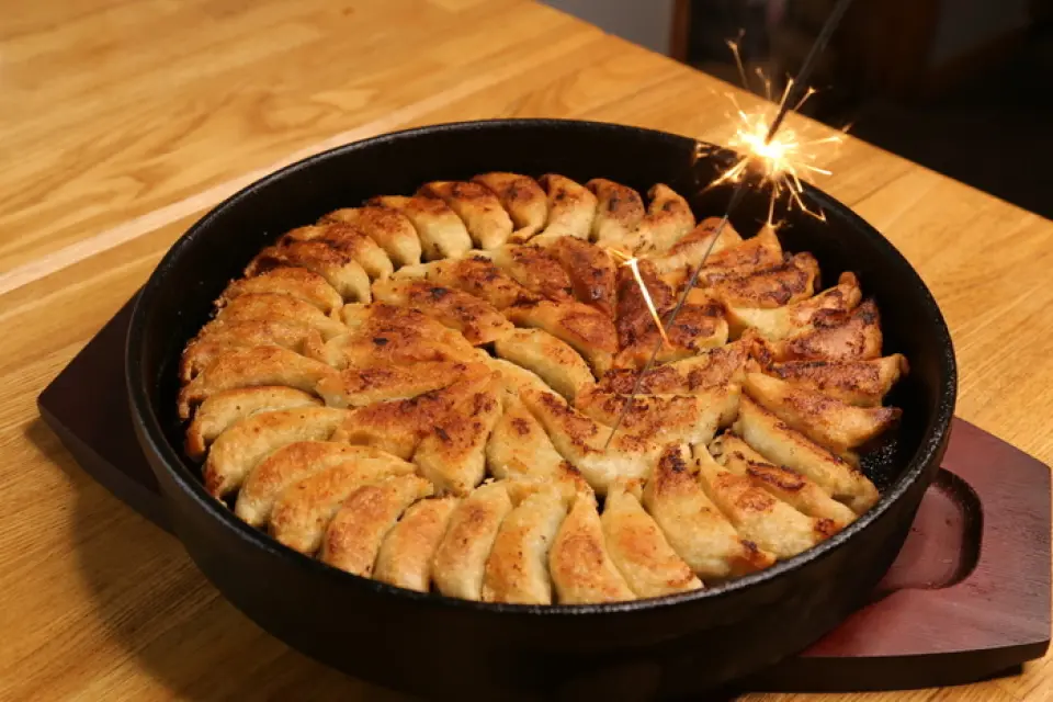 僅限生日月份在特殊日子的人★用餃子蛋糕來慶祝！ 「每歲都有餃子禮物」☆適合作為驚喜或生日禮物♪ 何不在Dontaku用餃子蛋糕來慶祝特別的日子呢？ *僅限提前預約的顧客。請隨時與我們聯繫！