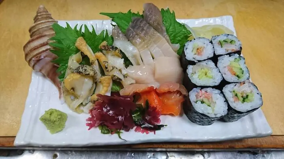 The owner used to cook mainly fish dishes at his family's local Chinese restaurant. In response to customer requests, the menu has grown to about 100 items. Among the diverse lineup, the most recommended dish is the horse mackerel caught in Tokyo Bay. Please enjoy the fresh sashimi and the fluffy, crispy fried sushi, which has a high repeat rate. There is also a sushi chef on staff, so the nigiri sushi is also a dish to be proud of. Why not give it a try when you visit?