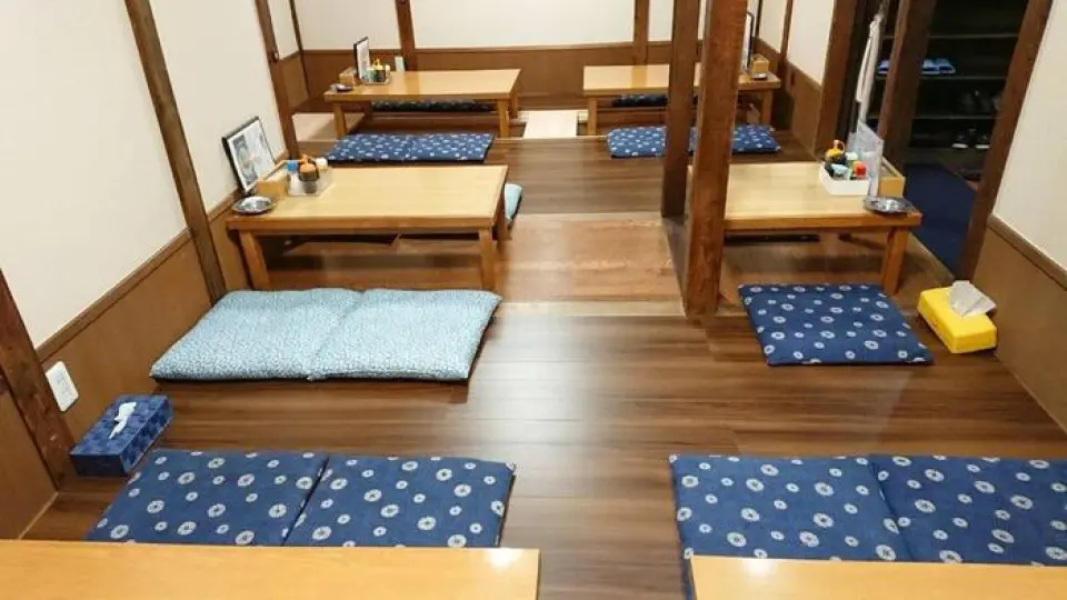 Yamasan is located within walking distance of Machiya-ekimae Station and Machiya Station. Enjoy their proud sashimi, sushi and drinks in a relaxing space reminiscent of an old-style Japanese house with a Showa-era atmosphere. Seating options include counter seats where you can be seated individually, tatami rooms where you can relax after taking off your shoes and sunken kotatsu seats. We also accept reservations for private parties of 20 to 24 people. From quick drinks to various banquets, we are a place for a wide range of occasions, so please spend a relaxing and relaxing time at our restaurant.