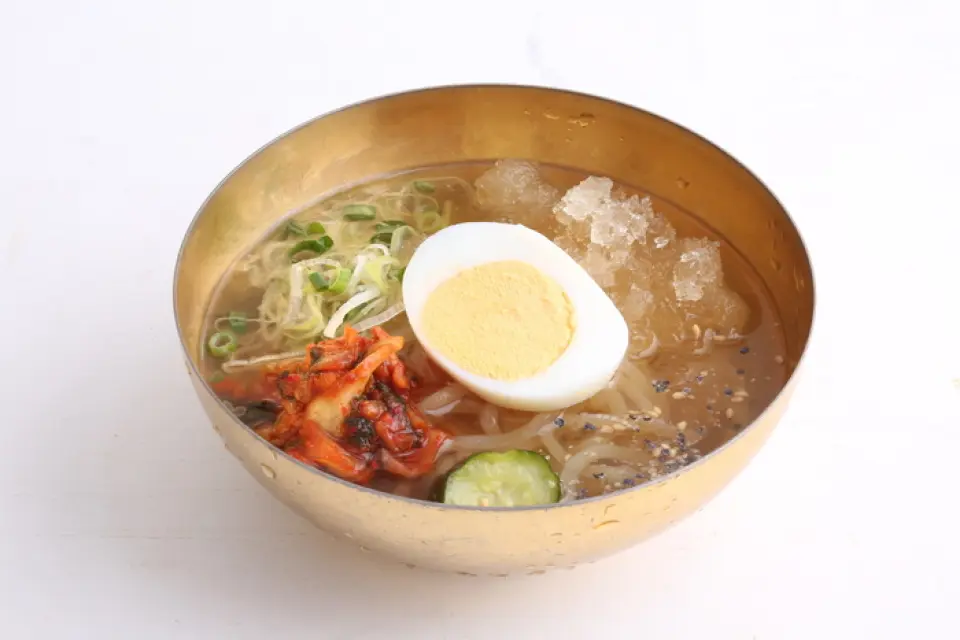 This is the perfect final dish! It's half-sized, so you can eat it all in one go. We simmer eight kinds of ingredients for eight hours, creating a light yet rich soup, and using carefully selected, chewy fresh noodles. In addition to cold noodles, we also have many other recommended dishes available. Please give them a try!!