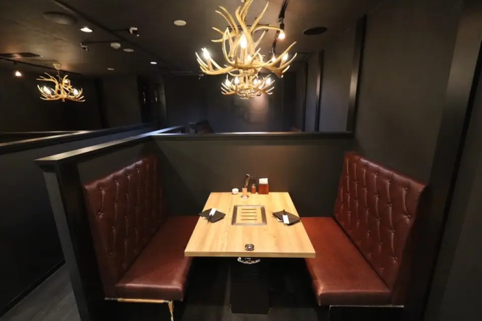 Yakiniku bar NOMEAT, NOLIFE.6x has four locations in the Shinjuku area. In a stylish, relaxed atmosphere, you can enjoy authentic yakiniku at your leisure. All rooms are table seats, so you can relax comfortably. We also have a smokeless roaster and are mindful of comfort, so we hope you will use our restaurant for dates, girls' nights, and more.