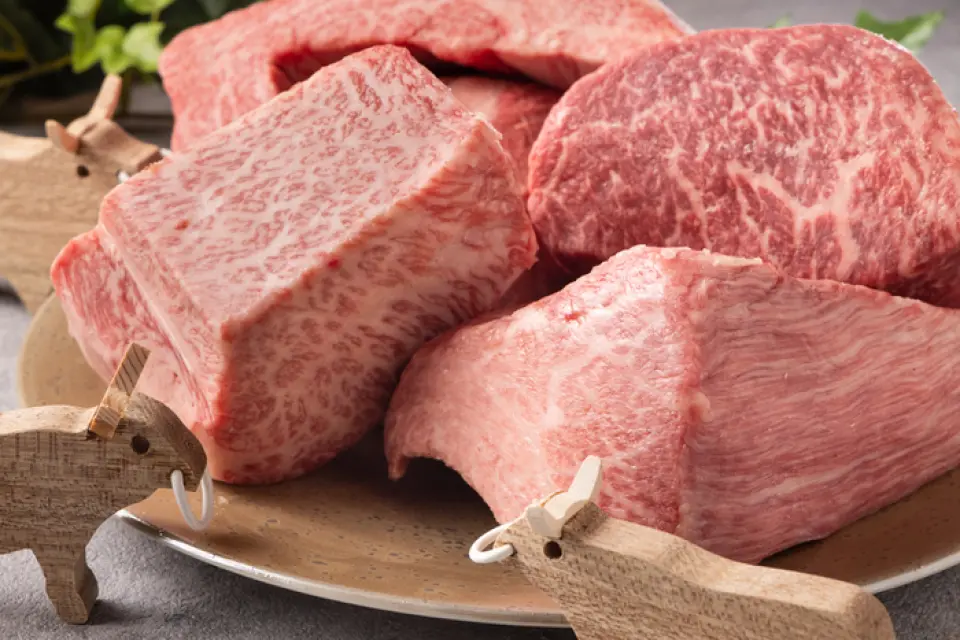 The owner personally selects and procures A5 rank Japanese Black beef, which is then hand-cut. We serve it with a passion that is unmatched by other restaurants.