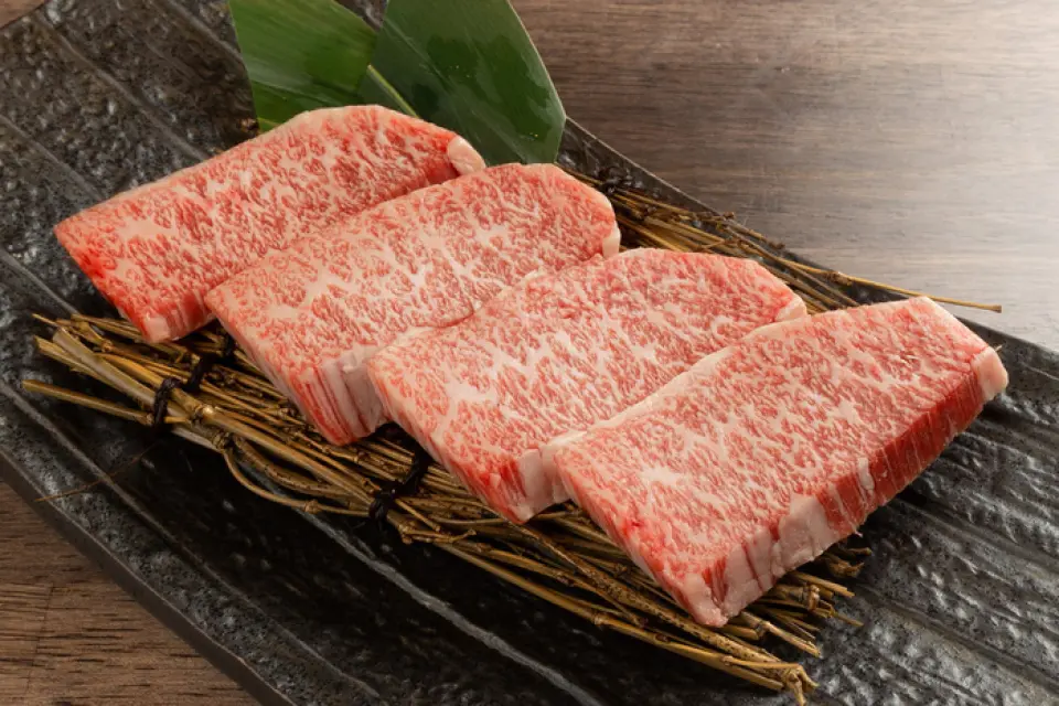 我们引以为傲的红肉是我们最引以为傲的产品之一，因为每次我们购买时都会经过店主的仔细检查！