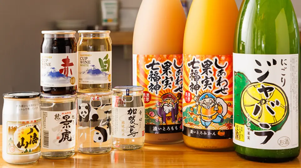 คุณสามารถเพลิดเพลินกับเบียร์จากร้าน Shinwa Tatsujin, Choku Highball♪ นอกจากนี้เรายังแนะนำเบียร์ท้องถิ่นของ Seijo อีกด้วยนอกจากนี้ เรามี ``ขวดสาเก Nomikiri 4-go'' 5 ประเภทที่ซื้อจากทั่วประเทศญี่ปุ่น, One Cup Sake 4 ประเภท, รายการสินค้าที่หลากหลายรวมถึงไวน์แดงและไวน์ขาวสองประเภท และขวด Kanamiya ที่สามารถเก็บขวดได้ เหล้าผลไม้มีสามประเภทที่เป็นที่นิยมในหมู่ผู้หญิง: โทโรมิคังสีเข้ม, โทโรโมโมะสีเข้ม และพริกหยวก! นอกจากนี้เรายังมีชั่วโมงแห่งความสุขที่ยอดเยี่ยมจนถึง 19.00 น. ในวันธรรมดา ☆