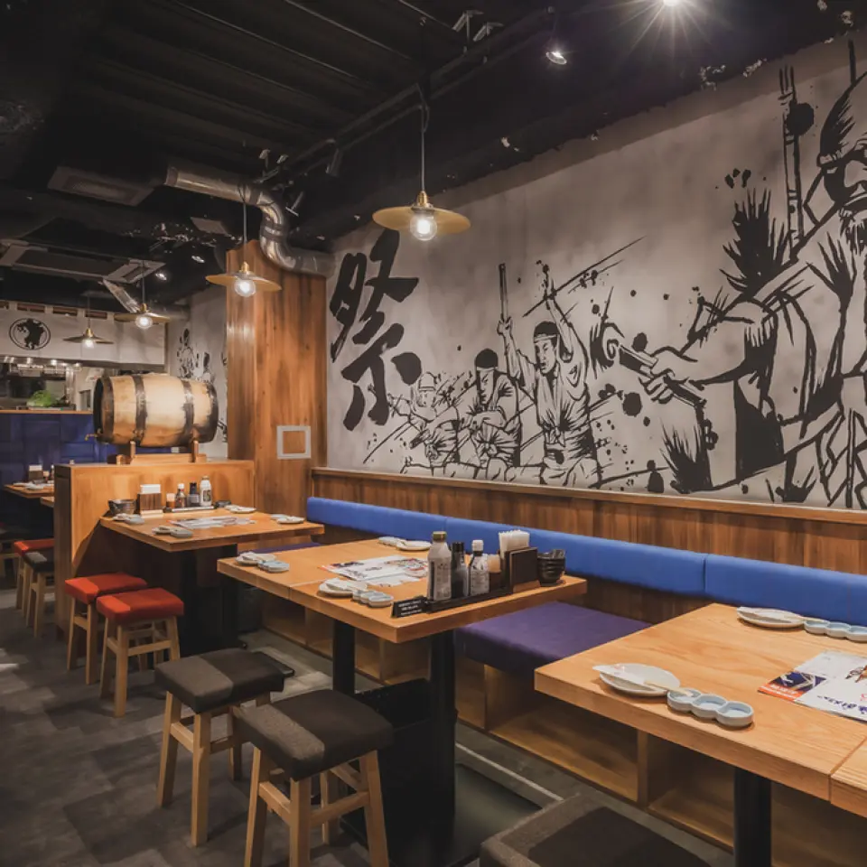 一家热闹的商店，设有私人房间。装饰豪华的空间将使您的夜晚比平时更加​​热闹♪宽敞的内部空间适合任何场合，适合任何类型的宴会！