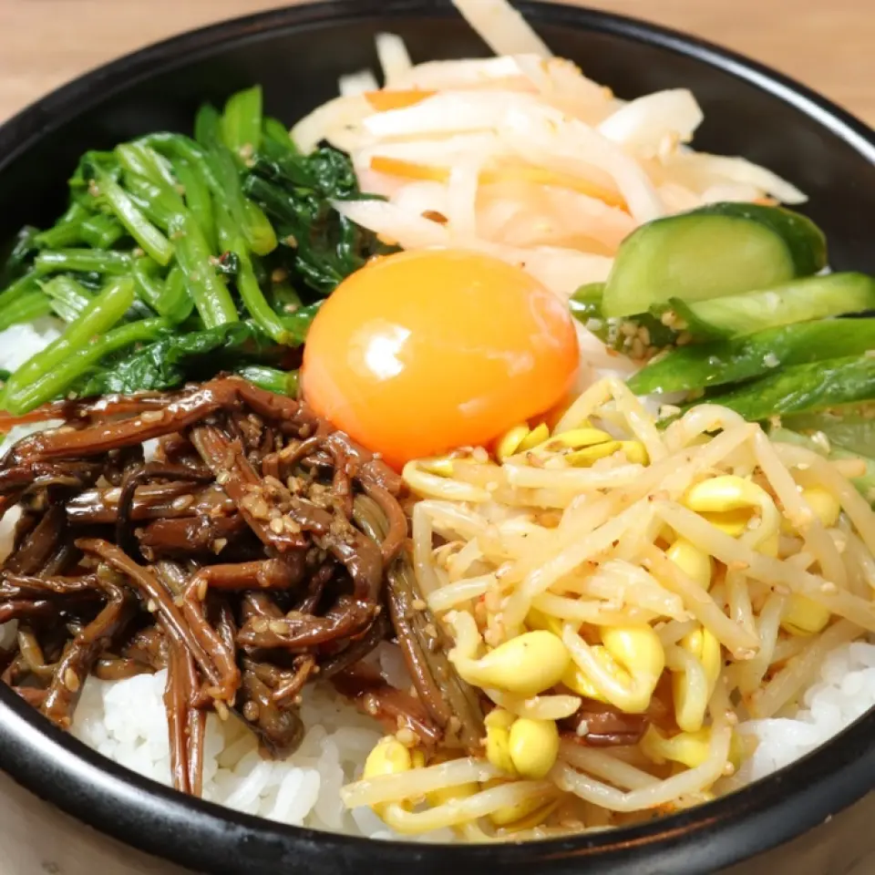 We also have authentic stone-grilled bibimbap with plenty of ingredients and charred bits! Please try it as a final dish together with delicious meat♪
