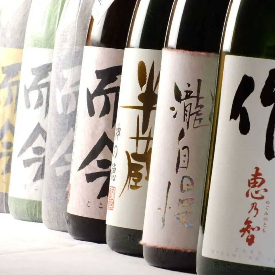 We always offer five types of local sake from Mie Prefecture by the glass. The local sake is served in a wine glass so that you can enjoy the aroma.