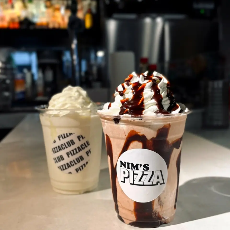 The shakes we offer are made in a shaking machine after receiving your order! The most popular one is the "Chocolate" which is made with 100% cacao powder and has a not-too-sweet, adult taste. We also have an alcohol menu that goes perfectly with pizza. We always have 9 types of tequila on hand, including rare brands and ones that are not on the menu◎We have a wide selection of alcohol that is rare in Japan, so please try them!