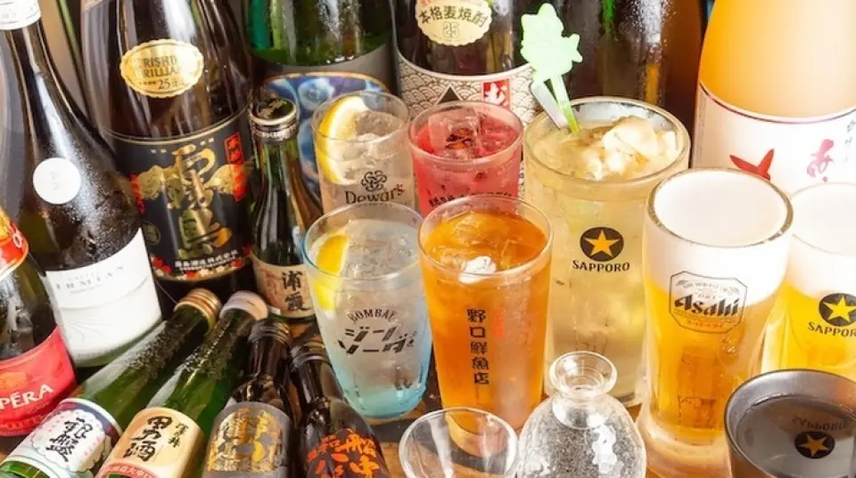 我们提供 5 种一次性装瓶的日本清酒，我们引以为豪的是，您始终可以像刚打开时一样新鲜地喝它。我们还提供在德利购买的一瓶装时令日本酒。您还可以品尝当季风味。最受欢迎的是“野口二代目鲜鱼店”。它的开发考虑了与鱼类的兼容性，最适合与金枪鱼和白鱼搭配。我们还推荐使用gari的“野口的历史烧酒高中”和使用讲究种植的农民出售的浓郁果汁的“Goku Sour”。