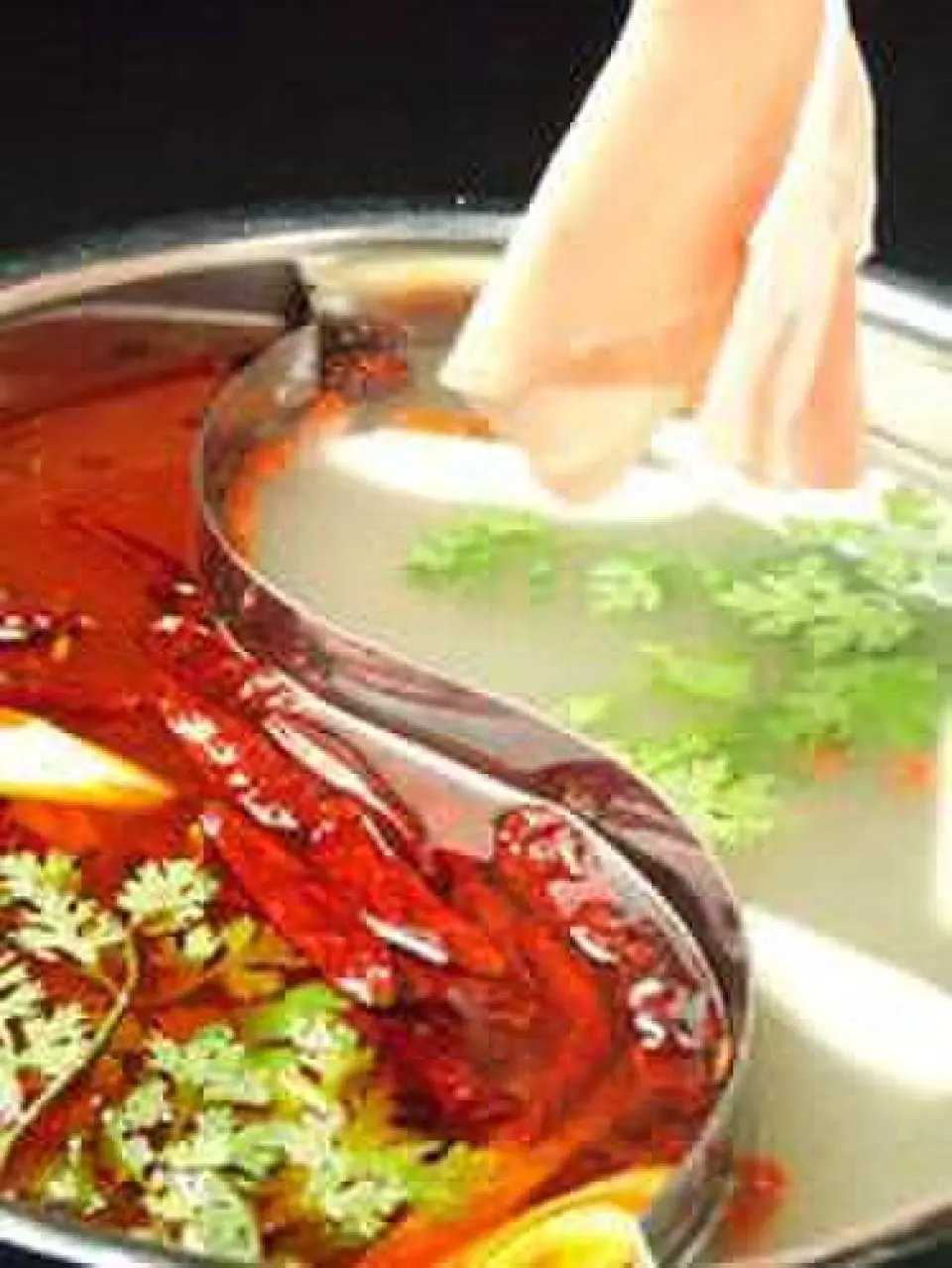 We offer courses where you can enjoy our proud dishes from 2,000 yen, and courses with all-you-can-drink are available from 2,980 yen. We recommend the "Xi'an Medicinal Hot Pot Course" with all-you-can-drink for 5,600 yen! Enjoy "Mala Hong Tang", which contains Chinese herbal medicine and capsaicin to promote metabolism, burn fat, and be effective for dieting, and "Collagen White Soup", which is full of collagen and has beauty effects. We also have many special courses available on limited days, times, and numbers of groups.