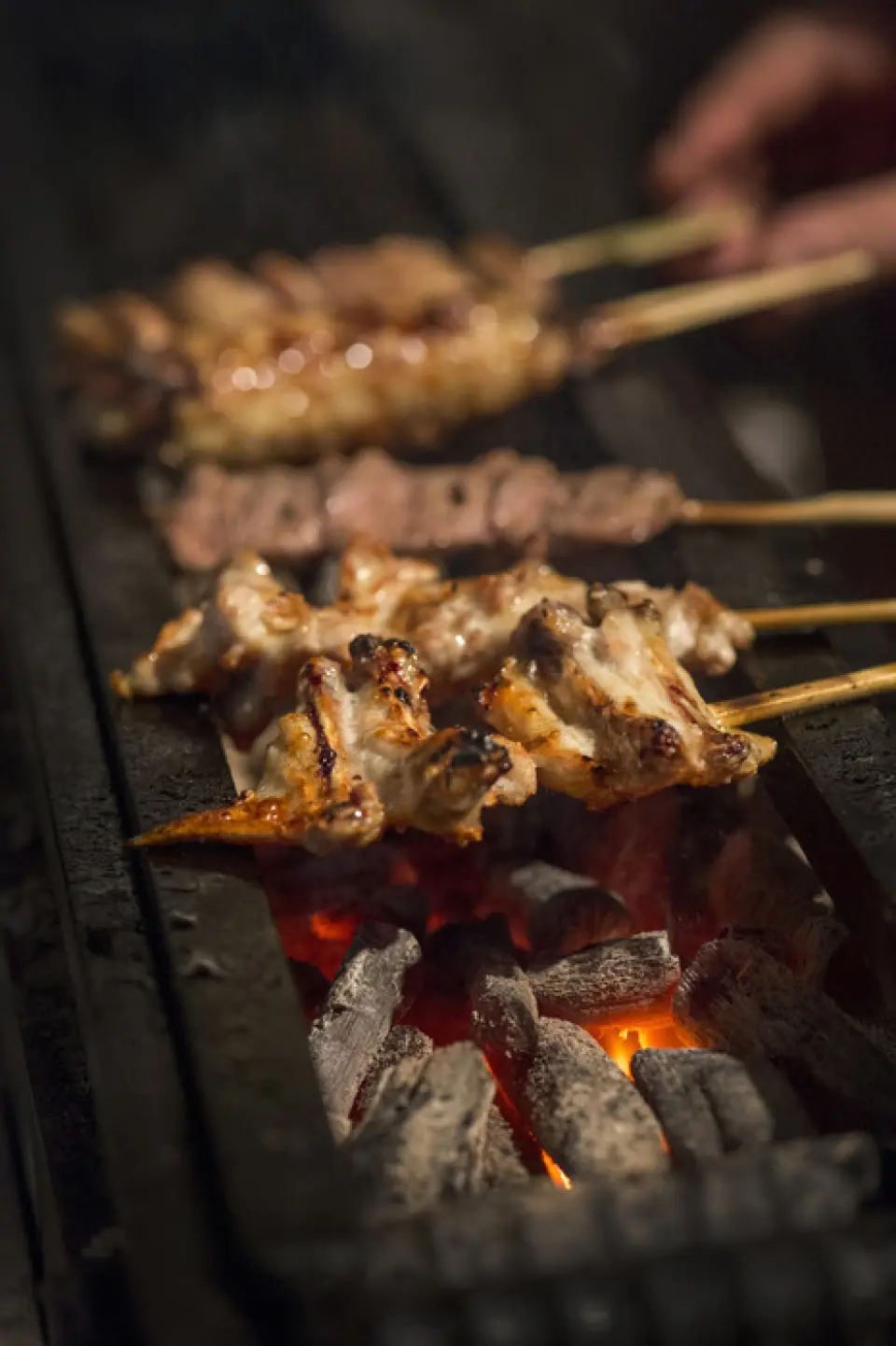 We use the legendary Amakusa Daio chicken from Kumamoto Prefecture, and the owner personally grills each skewer over charcoal. Our yakitori is very large, and each satisfying skewer will fill your mouth with the delicious flavor of high-quality chicken. Our specialty, "Salted Tsukune," is a must-try. Please enjoy our proud chicken dishes, which are only possible because we are particular about freshness.
