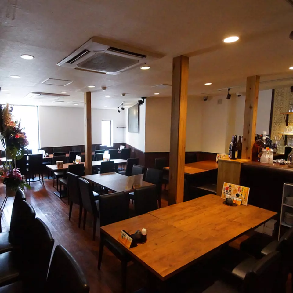 You can connect the seats and rent out the restaurant for a small number of people! Perfect for company parties, girls' parties, and moms' get-togethers. Popular with groups and families with children. Not too big or too small, it's just the right size, making it the perfect space for parties and entertaining guests. Please use it for a variety of occasions.
