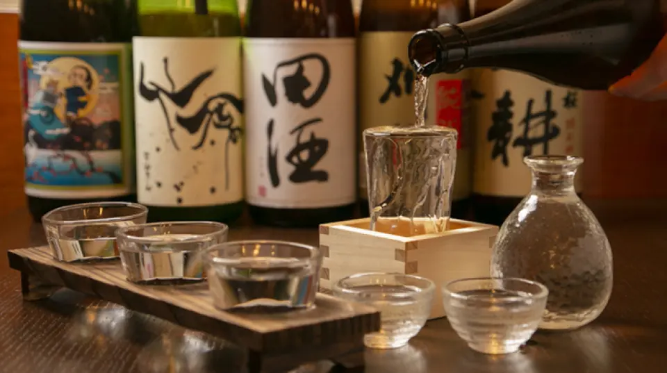 日本酒的陣容循環變化，因此您可以根據季節和場合享受各種邂逅。可供選擇。您可以根據每道菜進行更改，或根據您當天的心情進行調整。我們以各種不同口味的酒恭候您的光臨。