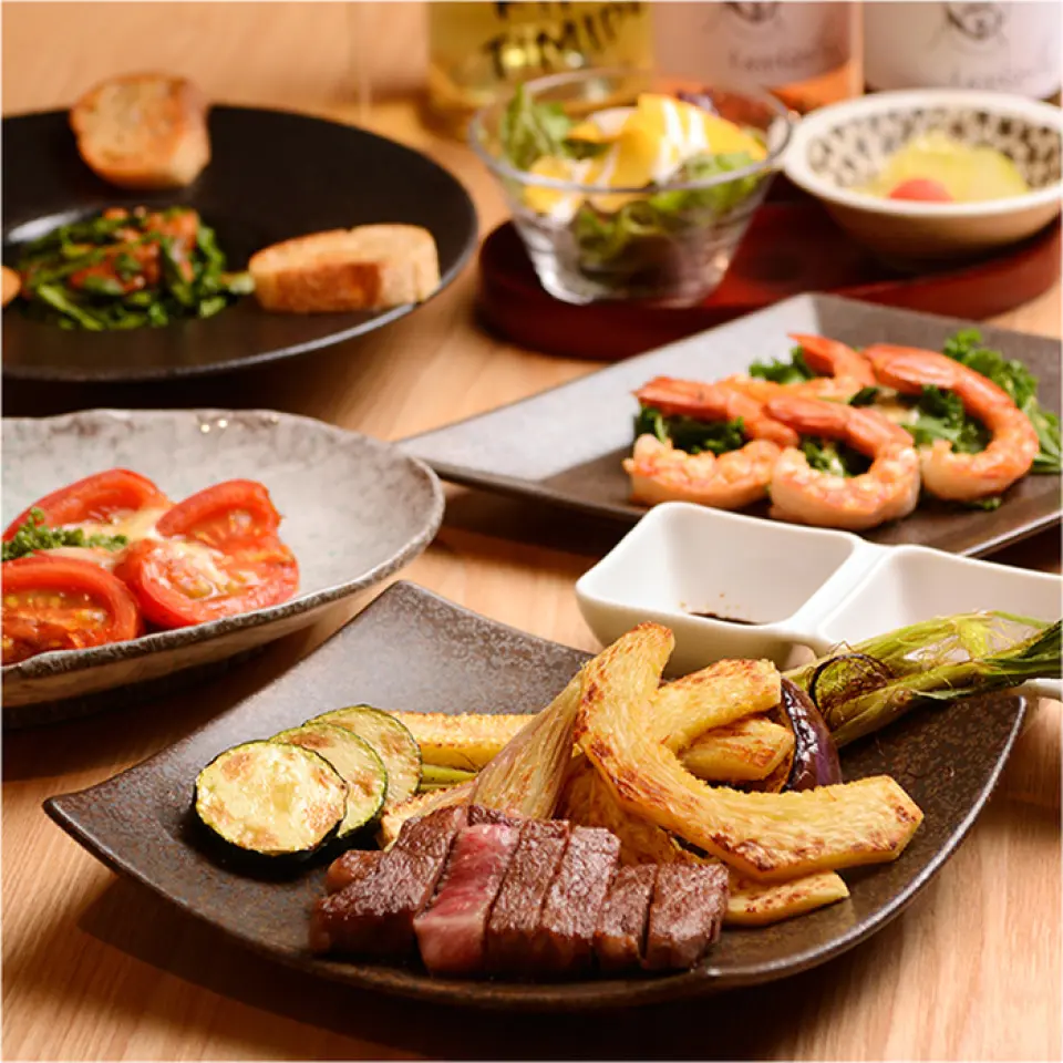 We have three dinner courses to choose from depending on the occasion. The "Omakase Course" allows you to enjoy a small portion of our popular menu items, and is available for 6,600 yen. You can order without making a reservation, so please feel free to use it. In addition, the "Sumifuji Course" where you can taste sirloin and the "Sakuragaoka Course" where you can enjoy lobster are perfect for dining with important people or entertaining guests. Please enjoy our luxurious teppanyaki to your heart's content.