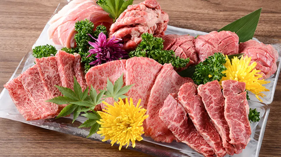 【僅限週一至週四！和牛排骨「圓德」自助套餐（90分鐘）2,500日圓]我們的套餐可以讓您以合理的價格享用新鮮的優質肉！排骨、裙邊牛排、內臟等豐富的肉類，以及最適合放置筷子的namul、kakuteki、烤蔬菜、米飯，份量十足！請放心用於日常使用，例如與同事的飲酒聚會或與家人的聚餐！ *請務必以每人1,500日圓點一杯飲料或無限暢飲。
