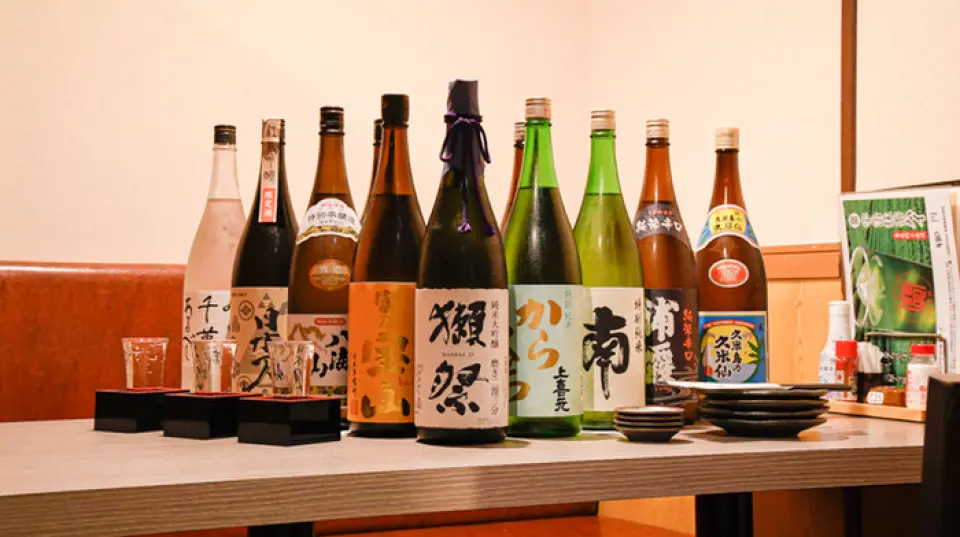 我們有超過 200 種飲料。特別是，清酒陣容包括約 60 種類型，包括來自各地的當地清酒。口感柔滑的新潟縣產「八海山」、果香濃鬱的兵庫縣產「冬堀」等名牌清酒種類豐富。 「Ya」和「富良野甜瓜」等時令水果雞尾酒。為什麼不嘗試飲用並比較來自全國各地的酒精呢？