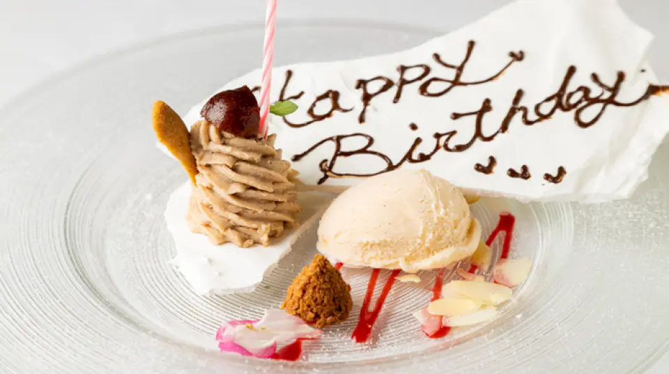 For customers who visit us to celebrate birthdays, anniversaries, and other special occasions, we will provide a "dessert plate with a message." How about surprising your loved ones, such as family, friends, or partners? A dessert plate to add color to your special day. All of our staff will do their best to help you make it a wonderful and lasting memory. Please feel free to ask when making your reservation.