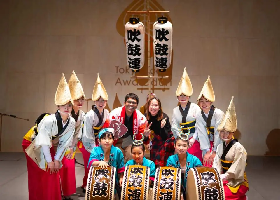 Introducing the experience program: "Performance by a local Ren (Awa Odori group)." Watch up close the Awa Odori dance that has been passed down by locals for generations.