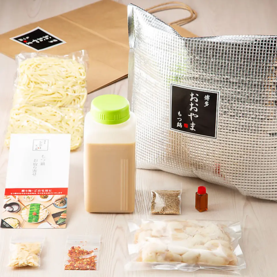We offer motsunabe and champon noodles that you can eat immediately after takeout, as well as a "motsunabe set (miso flavor/soy sauce flavor)" that you can easily enjoy at home. You can enjoy authentic Hakata motsunabe with your family at home. Our mail order service, which is sold nationwide, also offers a set of motsunabe and special dishes that can be frozen for a long shelf life, and products in paulownia wood boxes. Please use it as a gift to express your gratitude or celebrate a special someone who lives far away.