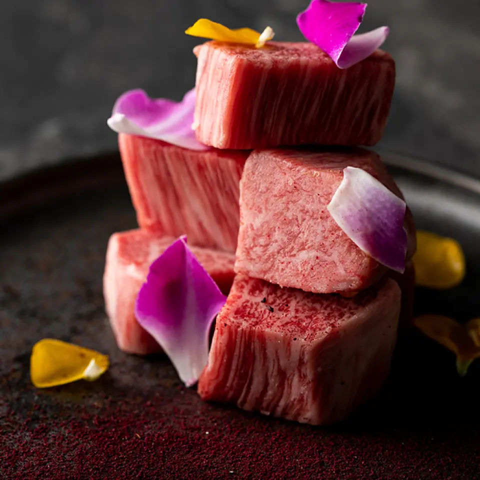 The food at our restaurant is not only delicious, but also beautiful to look at. We will create a gorgeous atmosphere for any celebration, including anniversaries and birthdays. We will provide hospitality according to the occasion, so please feel free to contact us with any requests or questions you may have.