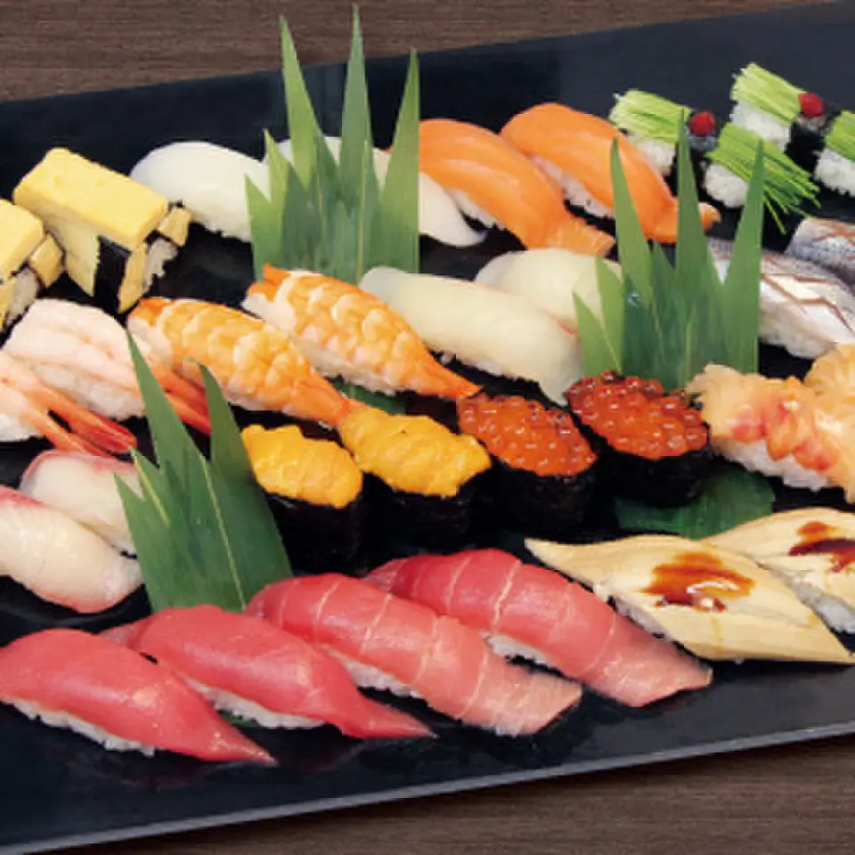 We also offer a wide variety of sushi made with fresh seafood delivered directly from Hokkaido, Tsukiji, and Fukuoka. If you want to eat your fill of delicious fish, come to Sushizanmai!