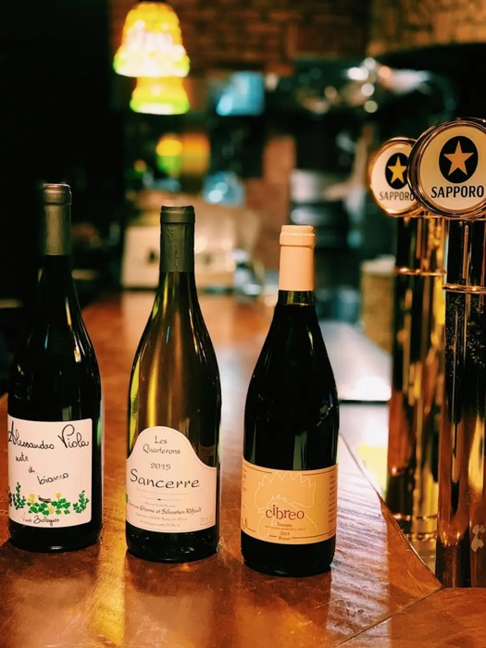 We have a wide selection of natural wines, mainly Japanese wines and Italian wines, which are currently in the spotlight! Of course, we also have other wines, so please take a look at our cellar and enjoy your favorite wine♪