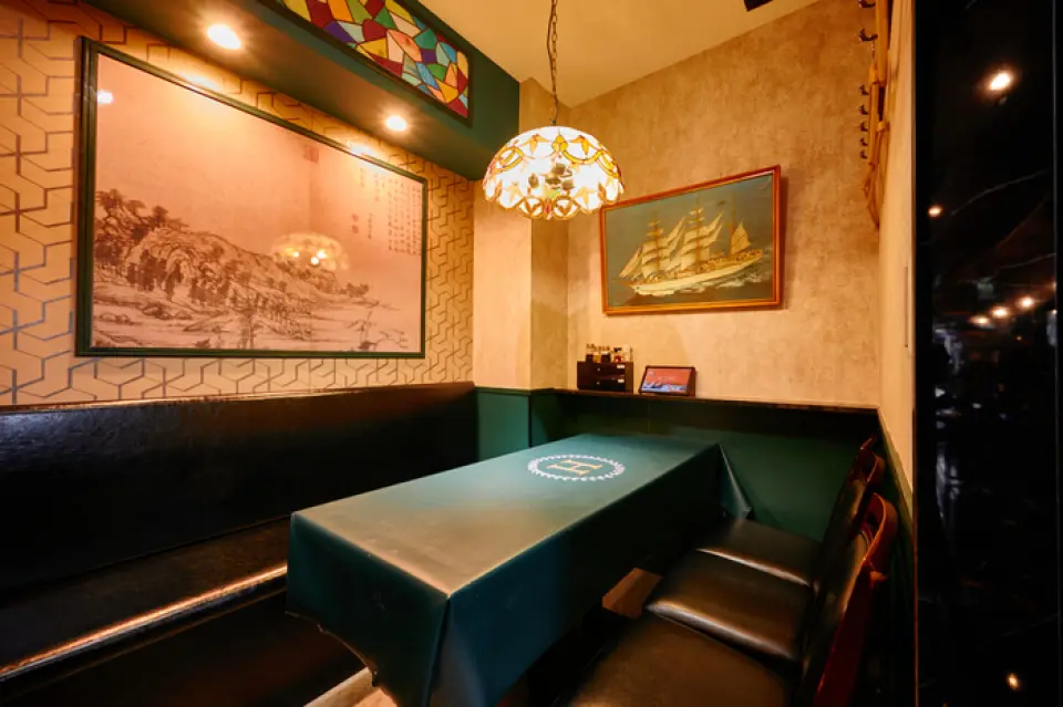 We have a private room in the back, so it's perfect for parties! Please feel free to contact us about the number of people and time.