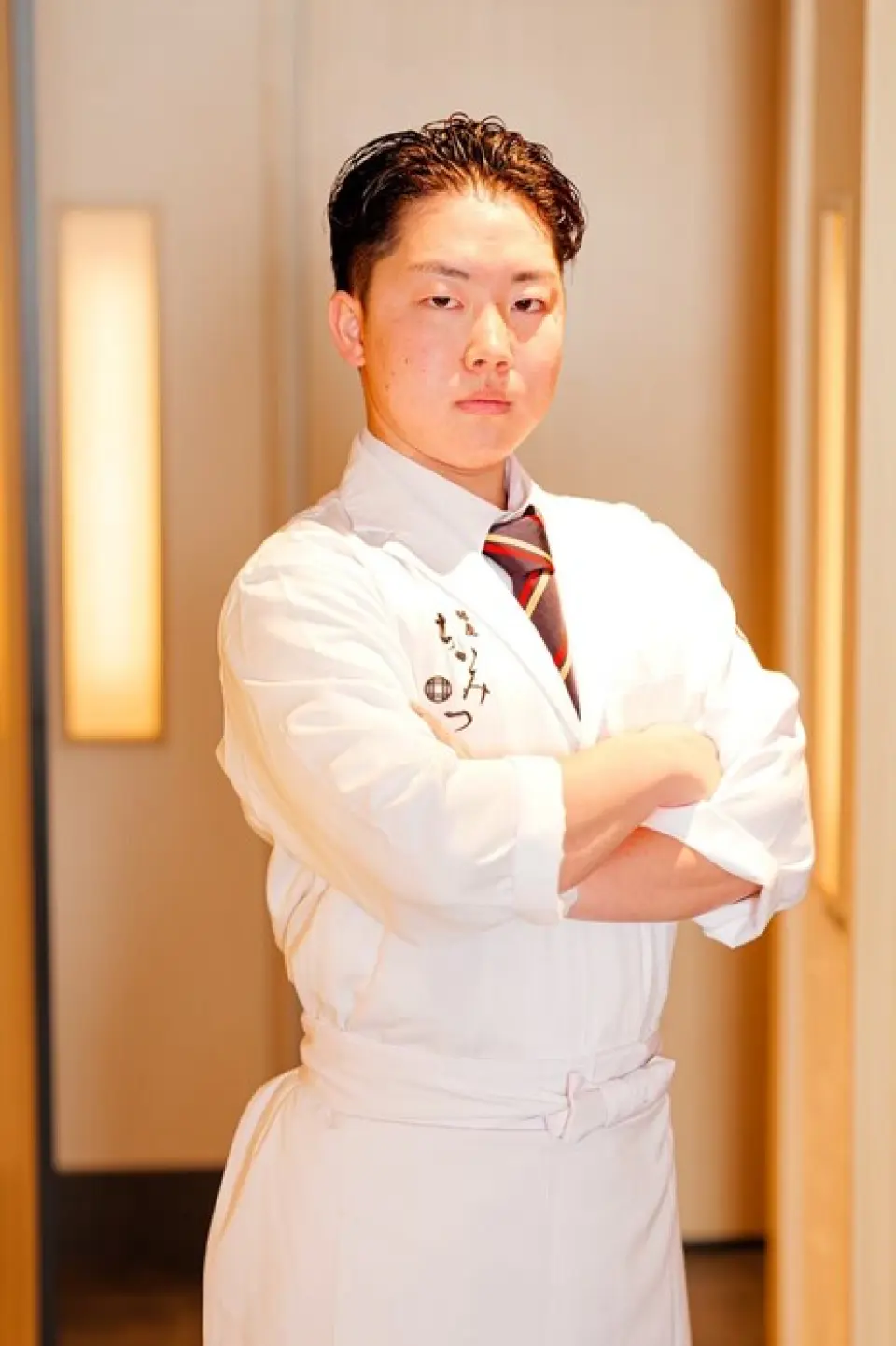 [Chef Mizuno Shunki of Ginza Chikamitsu Namiki-dori] A meat master with an unwavering commitment to the cutting of meat, he expresses his 10 years of training in yakiniku through his cutting techniques, and offers various ways to enjoy yakiniku.