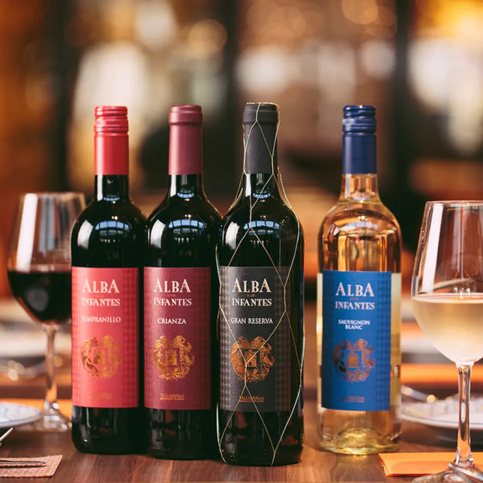 We have a wide selection of Spanish flavors, including wine, sangria, sherry, beer, and cocktails! For those who can't drink alcohol, we also have non-alcoholic cocktails and sangria! We are currently running a wine tasting for 2,250 yen for three types at the Solamachi 12th Anniversary Fair.