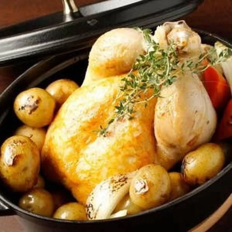 The spectacular "whole steamed chicken" is only available in the ¥5,000 course! It's visually appealing and filling! We recommend the all-you-can-drink course with 8 dishes!