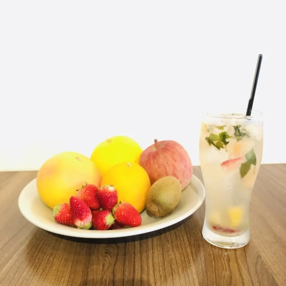 Muromani sells domestic alcohol. We have not only whiskey and wine, but also liqueurs, so please come and enjoy them♪ Our homemade fruit sours, which change with the seasons, are also popular!