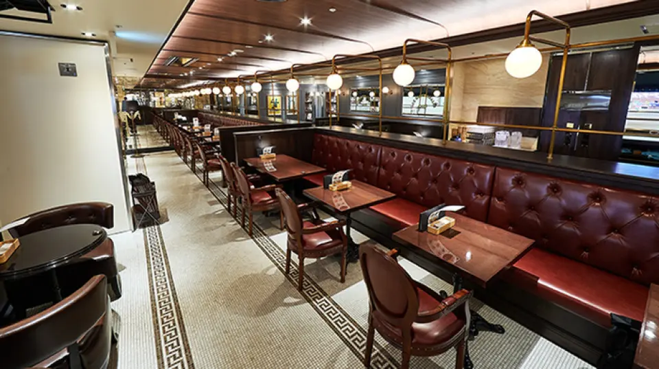 Our restaurant is located just outside the Yaesu Central Exit of Tokyo Station, about two minutes down the Yaesu Underground Mall. The interior, decorated with antique-style furniture and lighting, is a classical, adult space. We have tables that seat between two and six people. Relax in our high-quality chairs and sofas and spend your time however you like. Not only can you use it for lunch or as a cafe, but in the evening we also have a larger menu of meals and snacks, so you can enjoy them with wine, champagne, and other drinks.