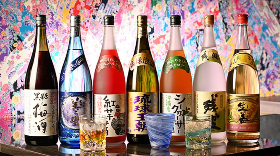 We have over 30 types of local alcoholic drinks. You can compare the many types of awamori we have on offer to find your favorite ◎ We also offer plum wine with the aroma and flavor of purple sweet potato, shekwasha plum wine, ginger and yuzu, and other awamori liqueurs that are popular with women! In addition, our aged awamori (Kusu) is aged for over three years. It has few unpleasant flavors and unique characteristics, making it easy to drink and highly recommended! Please feel free to come by for a quick drink by yourself or a toast after work.
