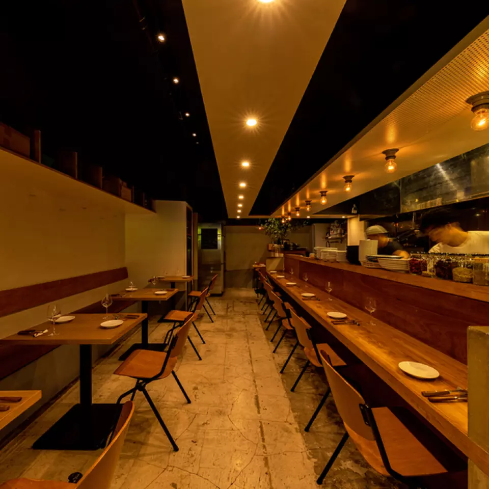 We have chairs and tables in front of the store! You can eat the side dishes you bought in front of the store! Take-out is also OK! You can also eat in! Please use it conveniently according to your lifestyle!