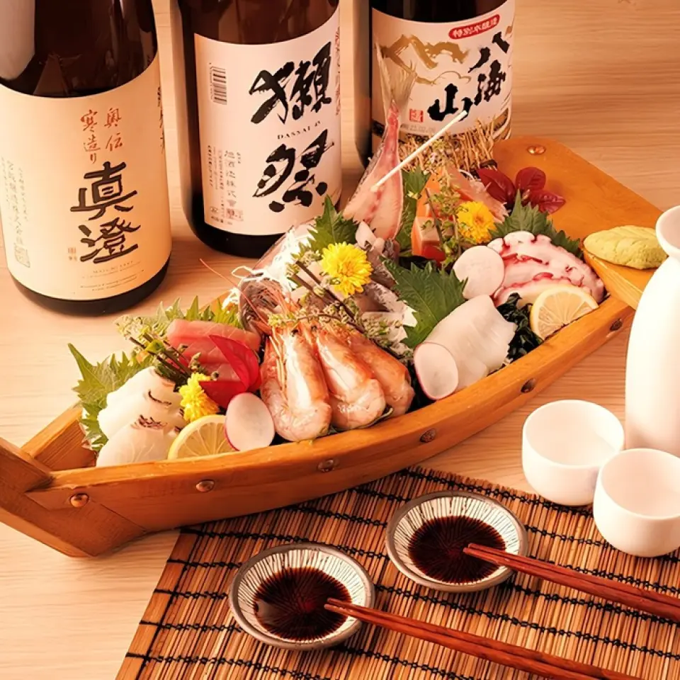 Tại nhà hàng hải sản izakaya, Uodo của Shinjuku, chúng tôi phục vụ sashimi được làm từ hải sản tươi sống được giao trực tiếp từ Thủy sản Yorikui ở Kyushu. Hương vị nguyên bản của nguyên liệu được phát huy tối đa nhờ tay nghề của những người thợ thủ công tận dụng triệt để các kỹ thuật nấu ăn truyền thống của Nhật Bản. Sashimi được lựa chọn cẩn thận của chúng tôi, được làm theo yêu cầu mua sắm trong ngày, là một kiệt tác cho phép bạn thưởng thức hương vị của mùa một cách đơn giản. Tất cả các món sashimi của chúng tôi đều rất tinh tế, cho phép bạn nếm thử hải sản tươi sống được trồng ở vùng nước giàu dinh dưỡng của Kyushu trong từng miếng ăn.