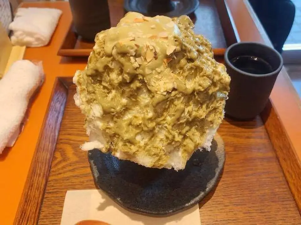 At Tennoya, we serve shaved ice made from natural ice made from spring water from the southern foot of Mt. Yatsugatake all year round. We pay particular attention to the temperature to bring out the natural ice's potential, resulting in a fluffy texture◎The popular "Pistachio Shaved Ice" is topped with a rich sauce made from Italian pistachio paste◎We also recommend the "Apricot Strawberry Shaved Ice" topped with apricot condensed milk and apricot whipped cream made with almond essence! Give the flavors you're interested in a try♪
