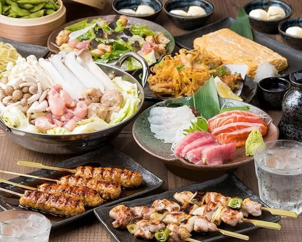 餐厅提供以饮品为主的“简易套餐”、可享受顶级美食的“豪华套餐”、“3小时畅享套餐”等10种以上的套餐。 -“饮料套餐”，仅限周日至周四我来了！畅饮标准版和附有大量当地酒的高级版任您选择♪我们还推荐“一人套餐”，其中包含您选择的零食和饮料，非常适合快餐或小酌一杯。晚间饮品◎根据场合选择自己喜欢的菜品享用。