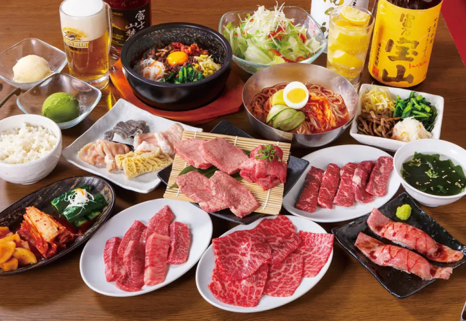 We have three types of courses! We have an introductory course for 4,900 yen that even first-timers can enjoy to their heart's content, a recommended special course, and a course with an all-you-can-drink option. Please feel free to contact us as we will be flexible in accommodating your budget and course content. We also have a full range of regular drinks, including premium whiskey and Niiza City craft beer. Enjoy them with our proud yakiniku.