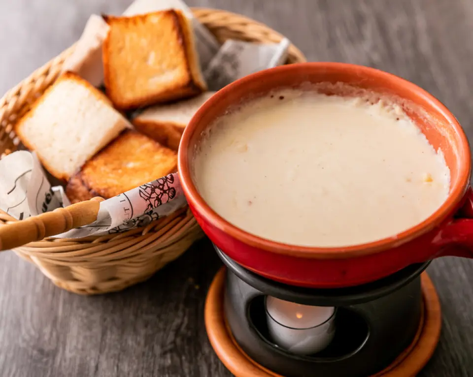 Very popular! Pukupuku's special cheese fondue. Hot, melty cheese fondue goes perfectly with large slices of bread. The potato and sausage set, which is popular among men, and the vegetable set, which is popular among women, are also very popular.