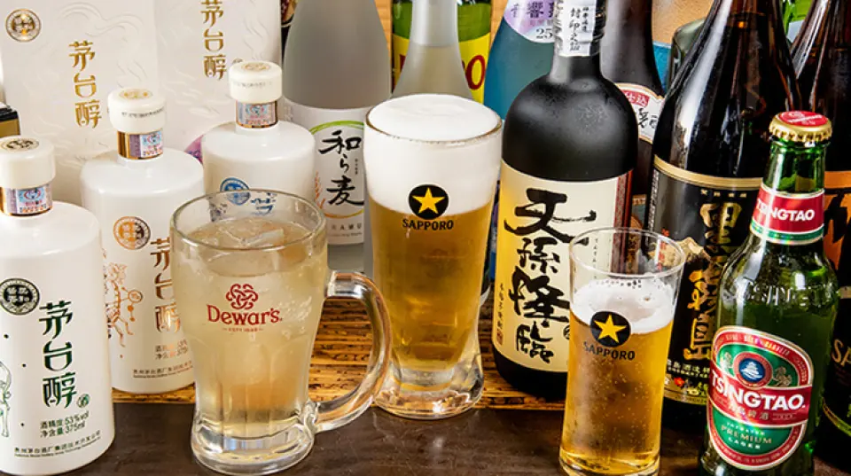 我们不仅提供各种食物菜单，还提供饮料菜单。生啤酒、高球啤酒、初海啤酒、酸啤酒只要300日元！另外，为了庆祝开业，我们在15:00至21:00期间【中号生啤酒杯（札幌）378日元→189日元】半价【周五除外】！ ！ ◎性价比最高的中式居酒屋，红灯笼让你惊喜。下班后去【丸安酒吧】☆