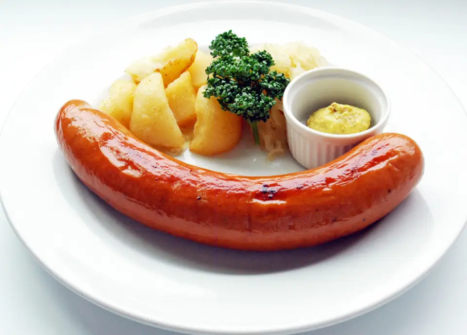 Các món được đề xuất là "Xúc xích Danya" cỡ lớn rất phù hợp để chia sẻ và "Phô mai Fondue" được phụ nữ ưa chuộng. Ngoài ra, chúng tôi còn cung cấp nhiều món trong thực đơn có thể được thưởng thức như đồ ăn nhẹ hoặc bữa chính, chẳng hạn như ``Thực đơn Teppanyaki'' và ``Margherita Pizza.'' Có nhiều loại xúc xích rất hợp với bia, đây là món độc đáo của nhà hàng lấy cảm hứng từ quán bia của chúng tôi. Hãy tận hưởng sự hài lòng từ những món ăn được lựa chọn cẩn thận của chúng tôi sẽ khiến bạn uống nhiều hơn!